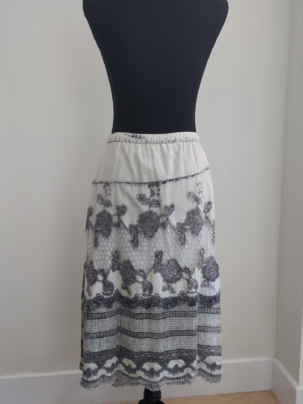 Soft Surroundings Faux Wrap Cream & Grey Wash Print & Lace Overlay Midi Skirt - Picture 8 of 9